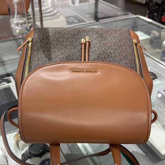 Michael Kors Phoebe 35F2G8PB2B Flap Drawstring Backpack 
Brown Signature 
NWT - Picture 13 of 16